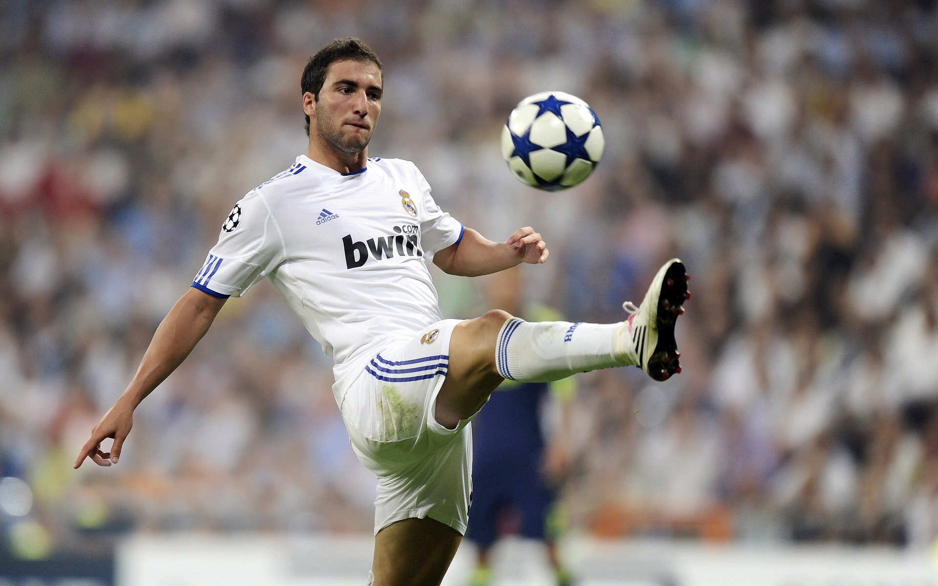 历史上的第一人：首次夺冠的瞬间，第一位冠军